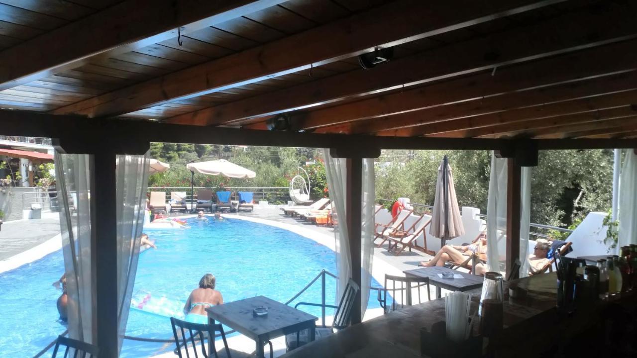 Villa Ftelia Skiathos Town Exterior photo